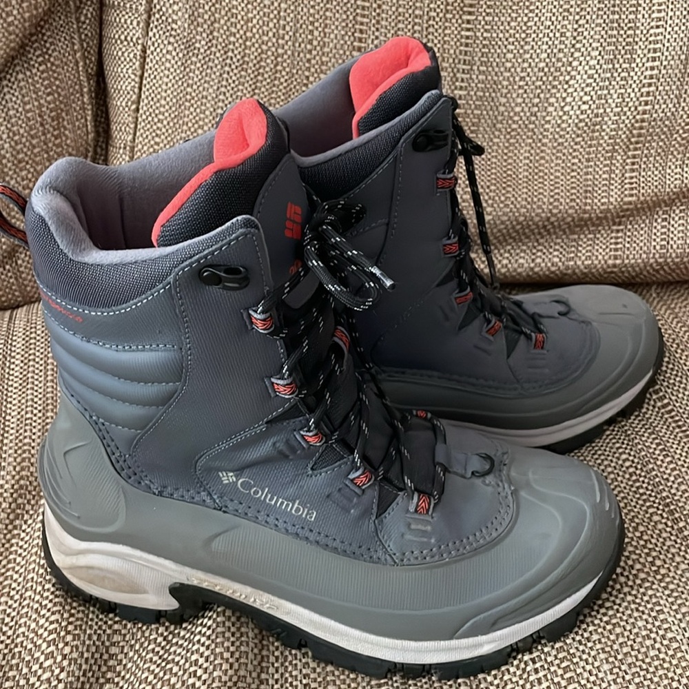 Like New! Columbia women’s Bubaboots III winter boots. 9.5M. - Picture 3 of 8